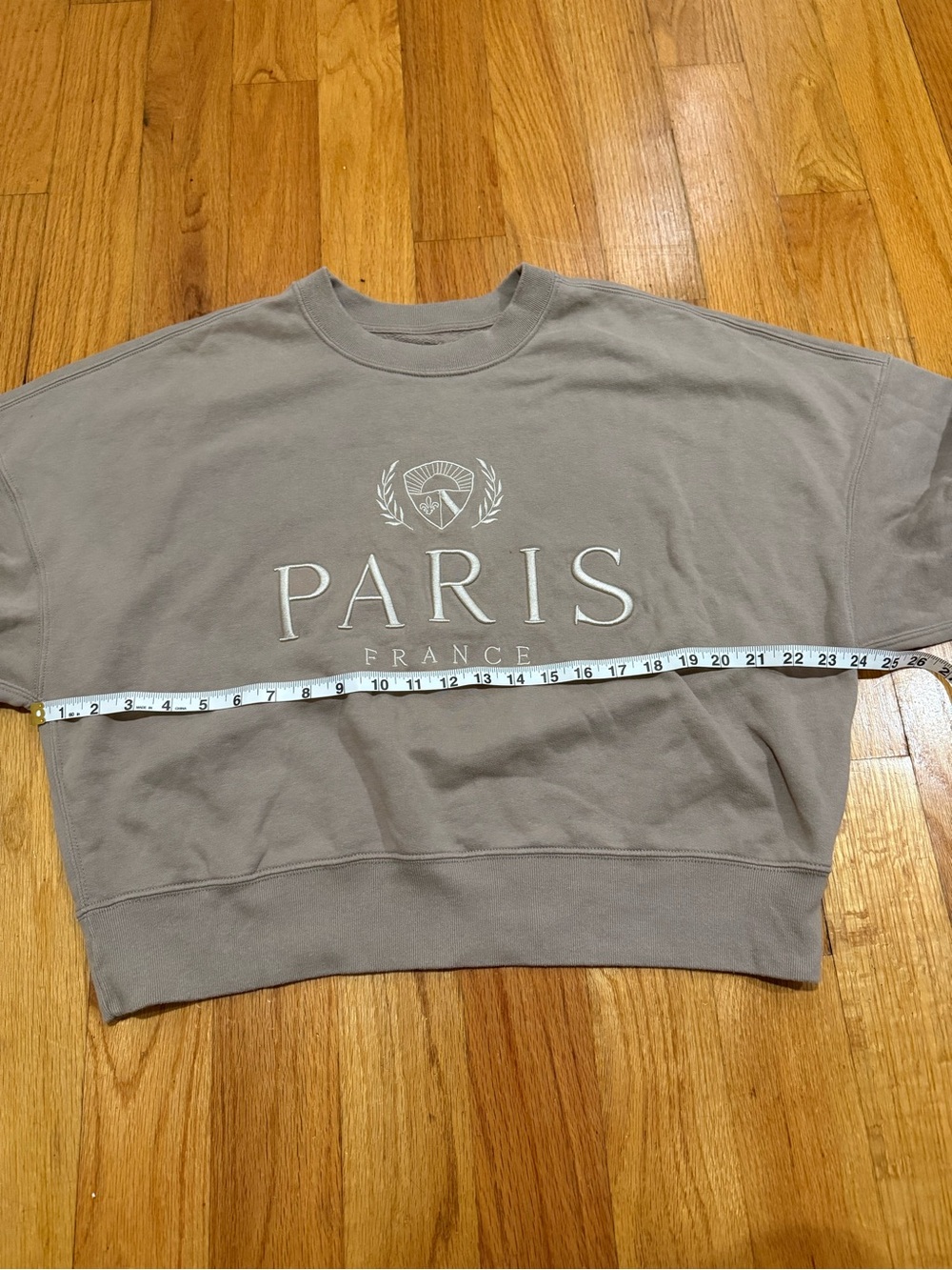 Abercrombie & Fitch Paris Crewneck Cropped Sweatshirt - Picture 4 of 6